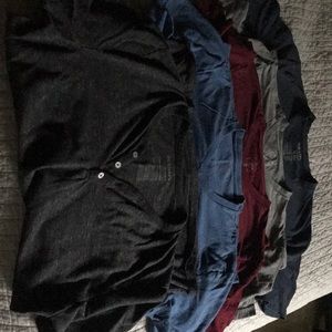 Five v neck tee-shirts.